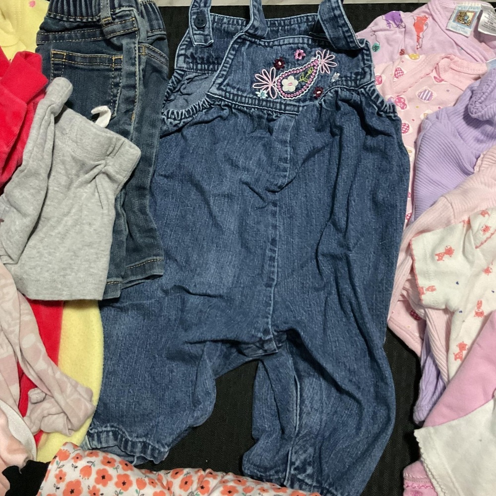 Mixed Brands 37pc Clothes Lot Girls NB-6M Multicolor Layette Bodysuits Sleepers - Picture 4 of 7